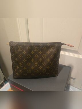 LOUIS VUITTON Monogram Poche